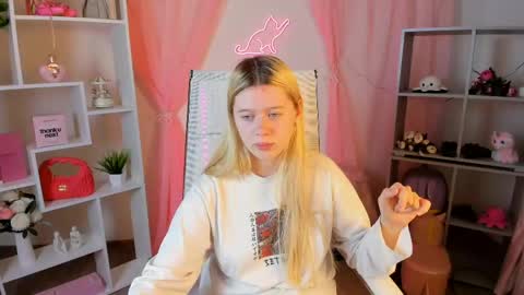 your cute kitty online show from 04/24/26, 07:16