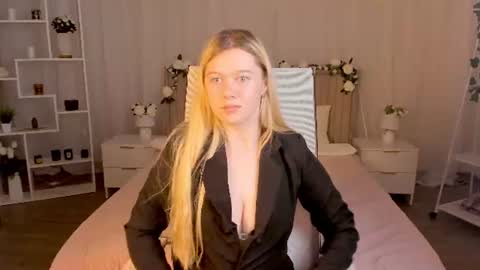 your cute kitty online show from 06/11/26, 08:29