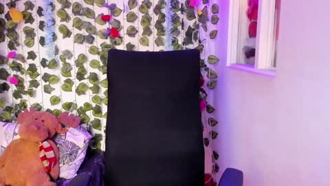 Snapshot of celestinepurple chatting on 12/02/24, 05:04 Celestineeeeee online show from 12/02/24, 05:04