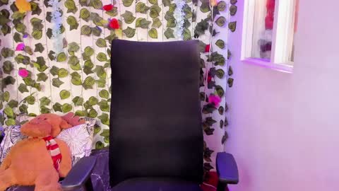 Snapshot of celestinepurple chatting on 12/14/24, 07:46 Celestineeeeee online show from 12/14/24, 07:46