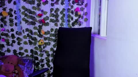 Snapshot of celestinepurple chatting on 12/24/24, 10:28 Celestineeeeee online show from 12/24/24, 10:28