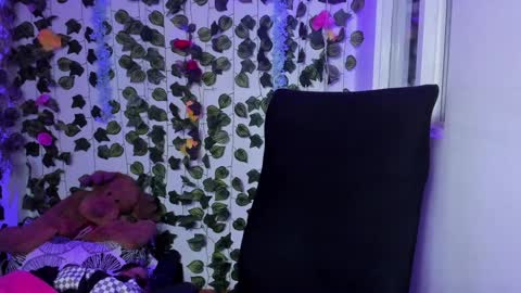 Snapshot of celestinepurple chatting on 01/08/25, 11:41 Celestineeeeee online show from 01/08/25, 11:41