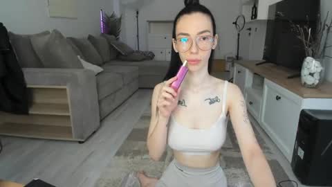 Snapshot of celine_roxelle chatting on 05/17/26, 08:12 Celine Roxelle online show from 05/17/26, 08:12