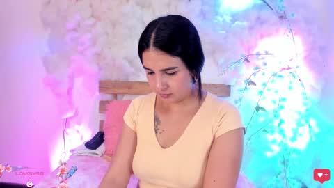 Hello guys my name is Sofi and Lizzie and  Vanessa online show from 03/06/25, 01:27