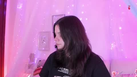 Hello guys my name is Sofi and Lizzie and  Vanessa online show from 09/09/25, 03:06