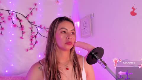 Hello guys my name is Sofi and Lizzie and  Vanessa online show from 10/04/25, 04:16