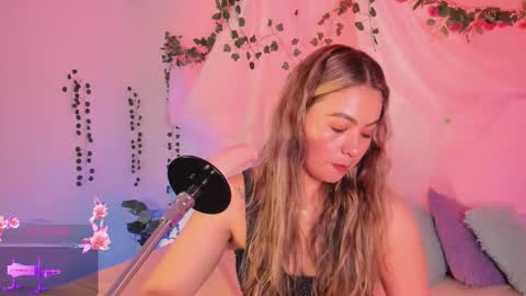 Hello guys my name is Sofi and Lizzie and  Vanessa online show from 11/25/25, 02:33