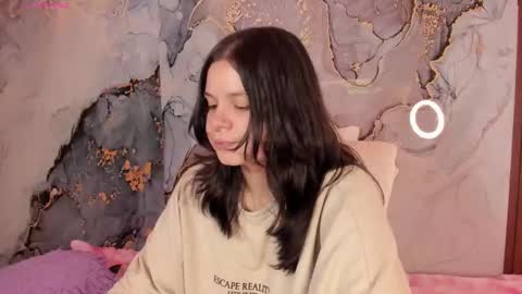 Hello guys my name is Sofi and Lizzie and  Vanessa online show from 02/25/26, 08:57