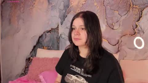 Hello guys my name is Sofi and Lizzie and  Vanessa online show from 03/18/26, 05:21