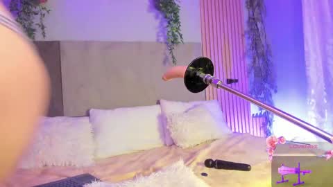 Hello guys my name is Sofi and Lizzie and  Vanessa online show from 05/31/26, 06:09