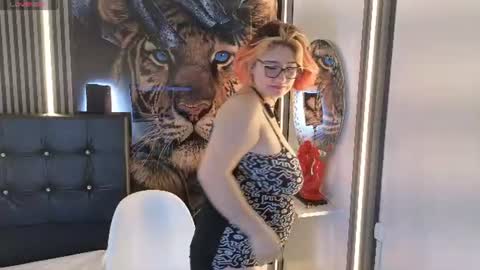 Snapshot of cerecita_02 chatting on 06/25/26, 05:12 Cerecita online show from 06/25/26, 05:12