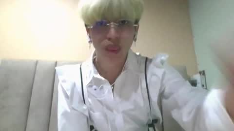 Snapshot of cerecitauwu chatting on 09/29/25, 04:39 Cherry online show from 09/29/25, 04:39