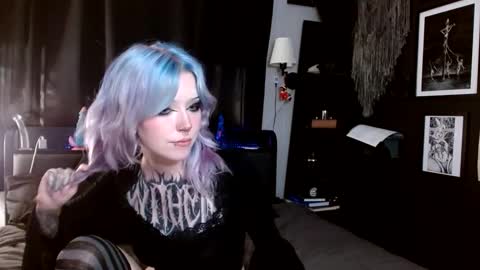 Averi online show from 01/04/25, 11:17