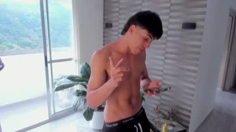 Snapshot of ceron_cb chatting on 12/20/25, 07:54 ceron cb online show from 12/20/25, 07:54