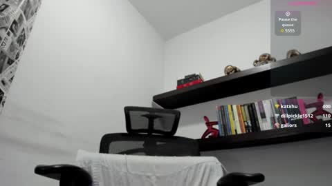 Snapshot of chabela_ chatting on 12/16/24, 12:48 Isa online show from 12/16/24, 12:48