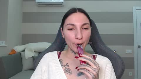 Kate online show from 02/26/25, 10:04