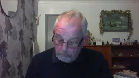 Snapshot of champers37 chatting on 12/18/24, 08:14 Champers online show from 12/18/24, 08:14