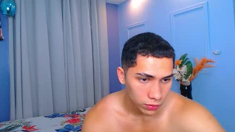 Snapshot of champion_doll chatting on 02/03/25, 02:55 aurora and lian online show from 02/03/25, 02:55