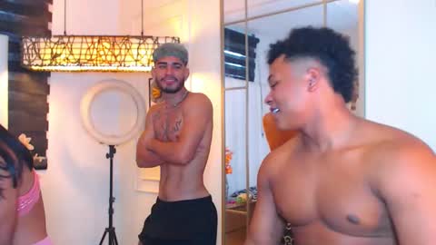 Snapshot of champion_doll chatting on 02/09/25, 07:19 aurora and lian online show from 02/09/25, 07:19