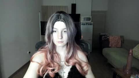 Snapshot of chanel_5984263 chatting on 11/19/25, 01:00 Vika online show from 11/19/25, 01:00