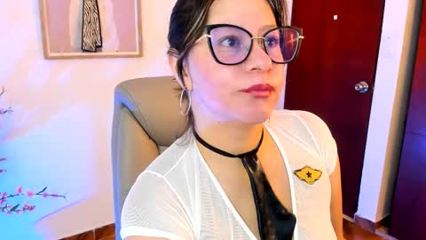 Snapshot of chanell_taylor_ chatting on 11/10/25, 12:48 chanell online show from 11/10/25, 12:48