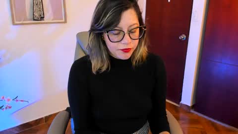 Snapshot of chanell_taylor_ chatting on 11/12/25, 09:21 chanell online show from 11/12/25, 09:21