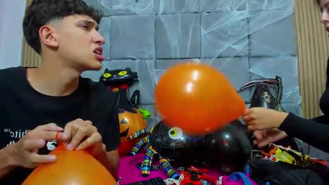 Snapshot of chanellandmax chatting on 10/22/25, 01:11 Chanellandmax online show from 10/22/25, 01:11