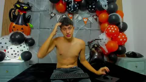 Snapshot of chanellandmax chatting on 10/30/25, 01:12 Chanellandmax online show from 10/30/25, 01:12