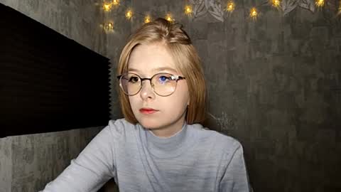 Lia online show from 12/23/25, 07:06