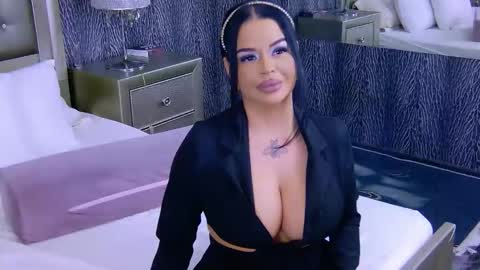 Snapshot of chanelledy1 chatting on 12/16/25, 03:33 chanelledy1 online show from 12/16/25, 03:33