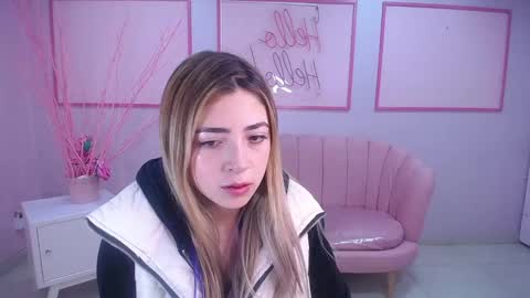 Snapshot of channel_blonde_a chatting on 12/23/24, 04:39 channel_blonde_a online show from 12/23/24, 04:39