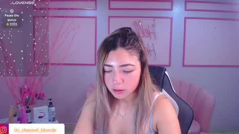 Snapshot of channel_blonde_a chatting on 01/11/25, 07:49 channel_blonde_a online show from 01/11/25, 07:49
