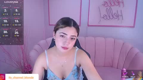 Snapshot of channel_blonde_a chatting on 01/25/25, 10:40 channel_blonde_a online show from 01/25/25, 10:40