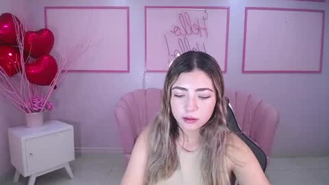 Snapshot of channel_blonde_a chatting on 03/03/25, 04:35 channel_blonde_a online show from 03/03/25, 04:35