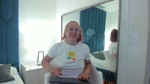 Snapshot of channelfox__ chatting on 12/19/24, 11:35 Channelfox online show from 12/19/24, 11:35