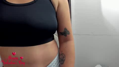 Snapshot of channelfox__ chatting on 02/17/25, 10:36 Channelfox online show from 02/17/25, 10:36