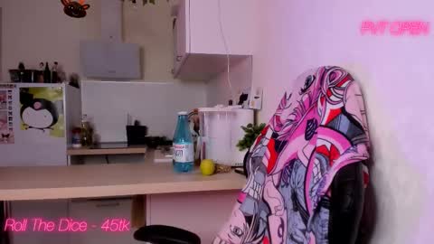 Snapshot of channeluwu chatting on 02/27/25, 02:21 Holly online show from 02/27/25, 02:21