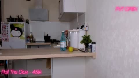 Snapshot of channeluwu chatting on 02/27/25, 09:25 Holly online show from 02/27/25, 09:25