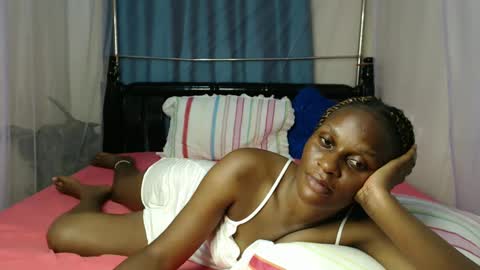 Snapshot of chantelsamz2 chatting on 12/11/24, 07:03 Chantel online show from 12/11/24, 07:03