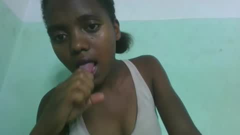 Snapshot of chanteuse655720 chatting on 04/26/26, 04:37 chanteuse655720 online show from 04/26/26, 04:37