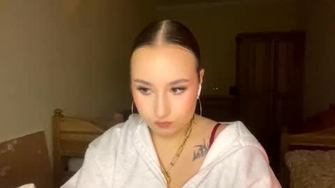 Snapshot of charleenestok chatting on 12/01/25, 01:27 Trixie online show from 12/01/25, 01:27