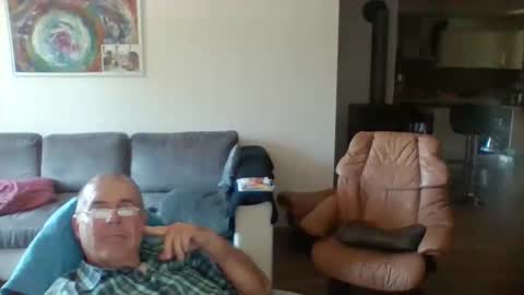 Snapshot of charles6064 chatting on 05/29/26, 01:42 charles6064 online show from 05/29/26, 01:42