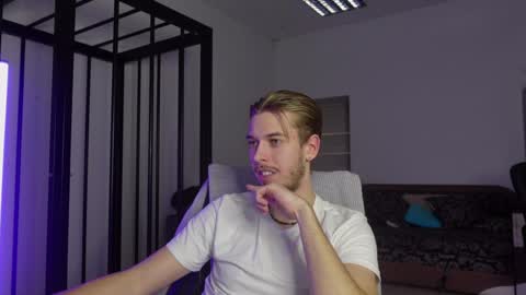 Snapshot of charles_sins chatting on 02/06/25, 07:51 CHARLES SINS online show from 02/06/25, 07:51