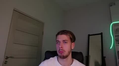 Snapshot of charles_sins chatting on 03/01/25, 06:32 CHARLES SINS online show from 03/01/25, 06:32