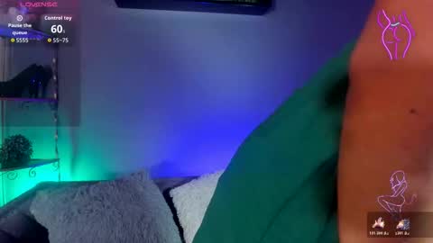 Snapshot of charlhot_ chatting on 11/18/25, 12:31 charlhot_ online show from 11/18/25, 12:31