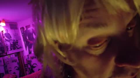 Snapshot of charli_girl chatting on 02/12/25, 01:30 Charli online show from 02/12/25, 01:30