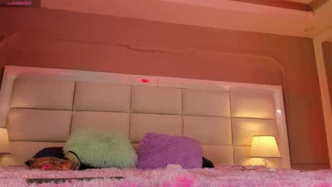 Snapshot of charlie_storm_ chatting on 11/12/25, 11:32 online show from 11/12/25, 11:32