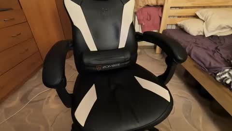 Charlie online show from 10/17/25, 09:39