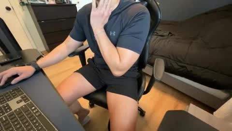 charliekkw online show from 04/16/26, 07:03