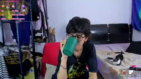 Snapshot of charlietaylorr__ chatting on 06/15/26, 04:25 Charlie online show from 06/15/26, 04:25